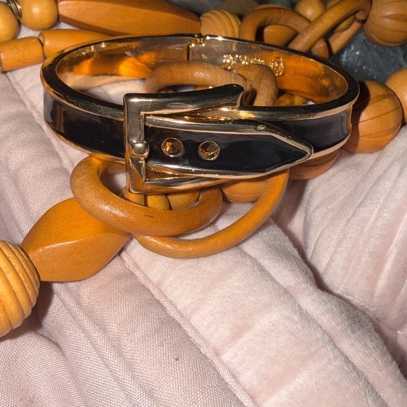 Plunder Jewelry - Gold & Black Buckle Bracelet NEW
Adjustable from 8-6.5
